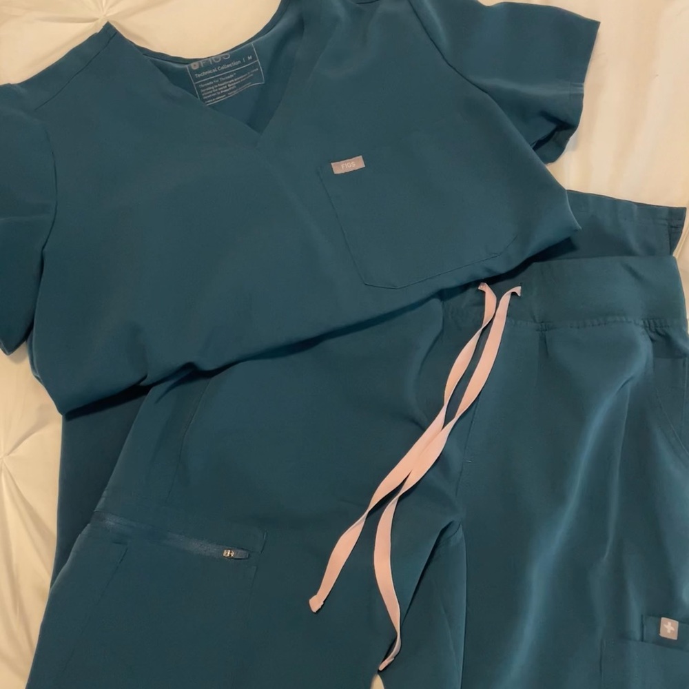 Figs Caribbean Blue Scrub Set